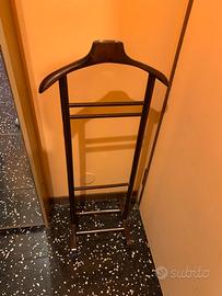 Servi muto, poggia giacche e pantaloni