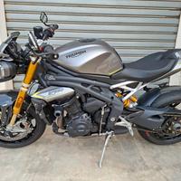 Triumph speed triple 1200 rs
