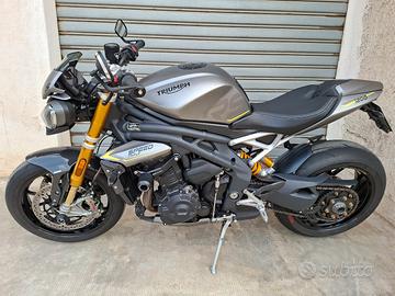 Triumph speed triple 1200 rs