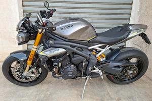 Triumph speed triple 1200 rs