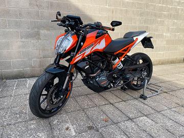 Duke 125 my 2021 come nuova