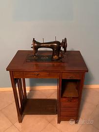 Macchina da cucire vintage Condor