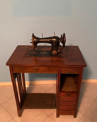 Macchina da cucire vintage Condor