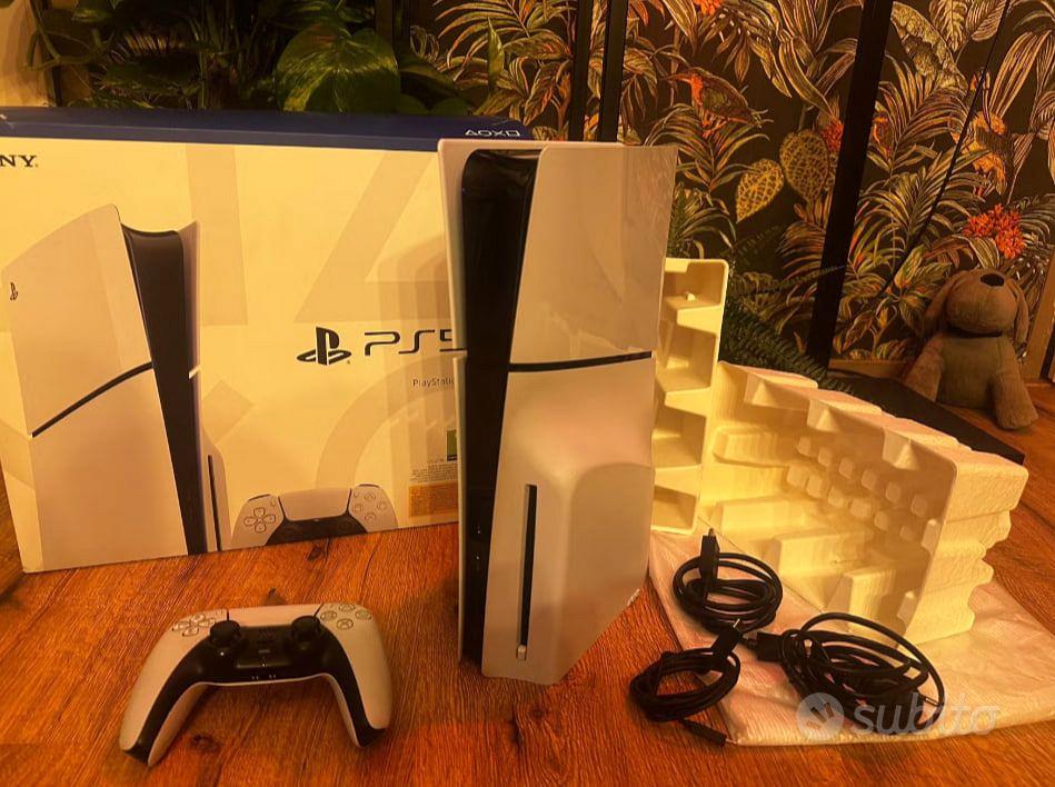PS5 Slim versione con lettore dischi, completa