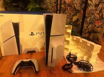 PS5 Slim versione con lettore dischi, completa