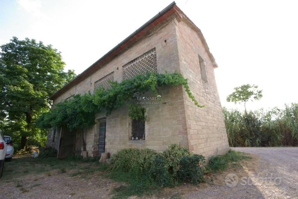 Rustico / Casale di 240 m² con 3 locali e box auto - Altro