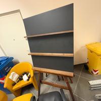 Espositore da terra tripiede in legno con mensole