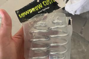 molle sella cromate da 4 pollici Low Brow Custom