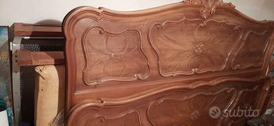 Letto in noce stile barocco piemontese