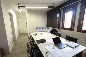 UFFICIO DALLE ACCURATE RIFINITURE