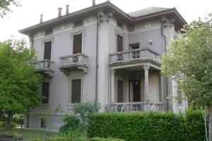 Villa di 350 m² con più di 5 locali e box auto dop