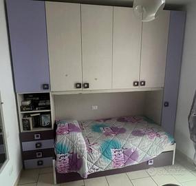 Cameretta a ponte,letto,scrivania e mensole