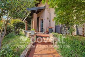Villa di 265 m² con 5 locali e box auto a Sesto Ca
