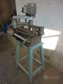 Macchina per code di rondine