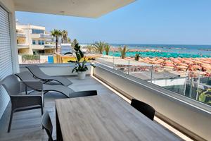 Terrazzo fronte mare e accesso diretto sapiggia