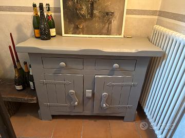 Mobile in legno massello