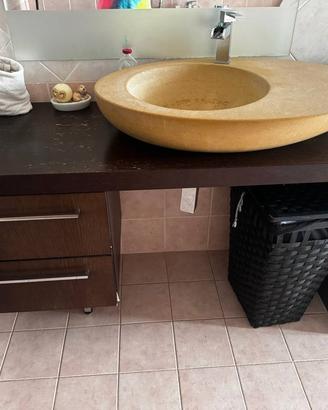 Mobile bagno con lavello e specchio