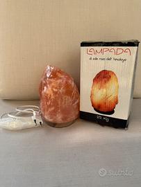 Lampada di sale rosa dell'Himalaya. Nuova