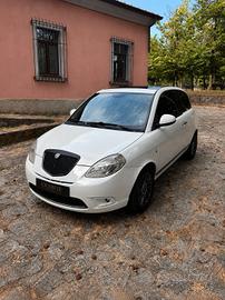 Lancia Ypsilon 1.3 MJT 75 CV Platino