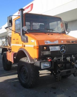 Mercedes Unmog U 1200 Allestimento Spargisale