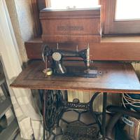 Macchina da cucire a pedale antica Frister & Rossm