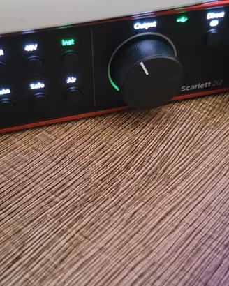 scheda audio scarlet 4 gen più pedale mimiq