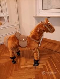 cavallo a dondolo (cavalcabile) su rotelle
