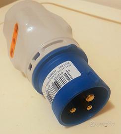 adattatore presa elettrica industriale civile