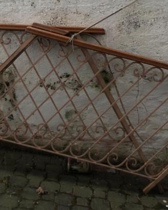 Ringhiera in ferro battutto con corrimano