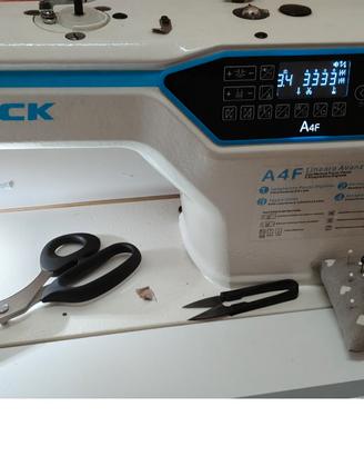 macchina per cucire jack