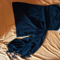 Vestito nero elegante con frange