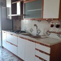 CUCINA BIANCA E LEGNO