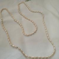 collana con corallini forma di pietre di fiume
