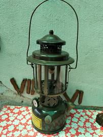 Lanterna vintage a kerosene