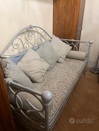 Divanetto in ferrò delabré