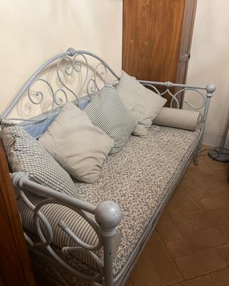 Divanetto in ferrò delabré