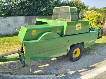 John Deere 332 pressa (Imballatrice)