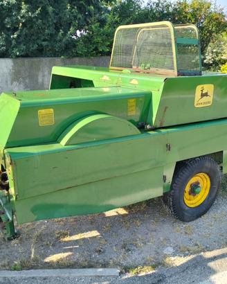 John Deere 332 pressa (Imballatrice)