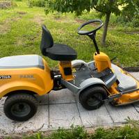 Trattorino rasaerba Stiga Park Compact con piatto