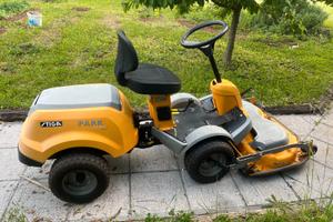 Trattorino rasaerba Stiga Park Compact con piatto