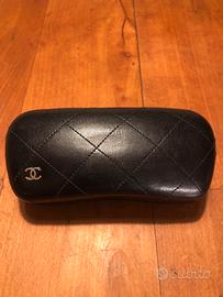 Chanel custodia occhiali in pelle