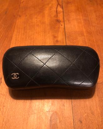 Chanel custodia occhiali in pelle