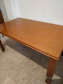 Tavolo allungabile di legno