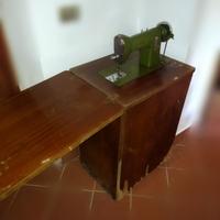 Macchina da cucire d'epoca