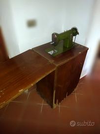 Macchina da cucire d'epoca