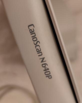 Scanner piano ultra-piatto Canon CanoScan N640P