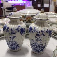Coppia di vasi blu e bianco di Royal Delft