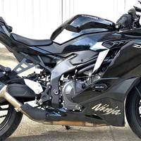 Kawasaki Ninja Zx-4R MY25/26 con terminale Arrow