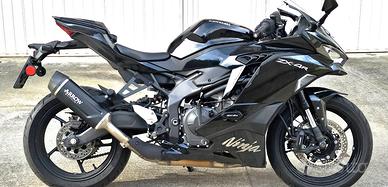 Kawasaki Ninja Zx-4R MY25/26 con terminale Arrow