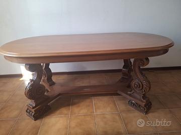 TAVOLO IN NOCE INTAGLIATO PER SALA DA PRANZO O SAL